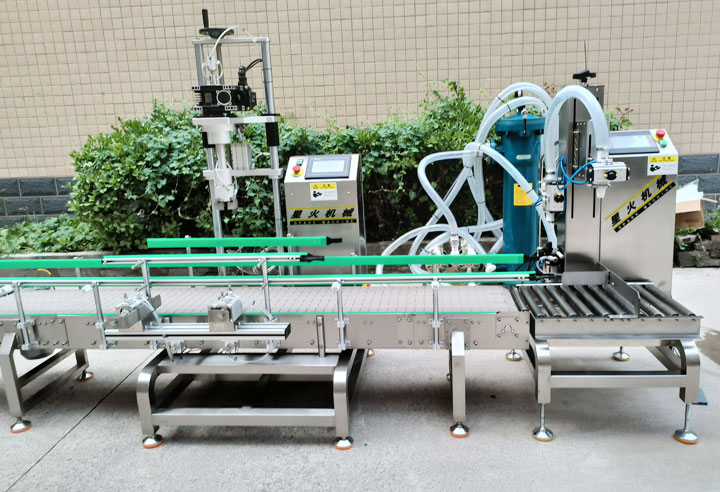 研磨助劑灌裝機-單頭稱重灌裝旋蓋生產(chǎn)線實拍展示