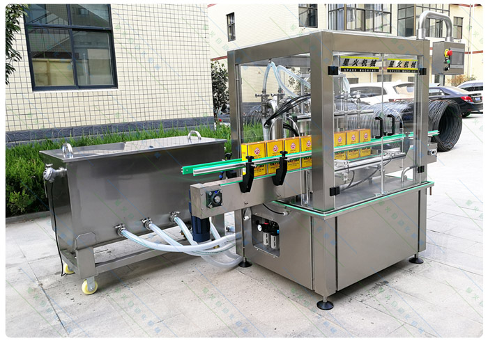 瓶裝蜂蜜定量灌裝機-蜂蜜灌裝生產(chǎn)線設(shè)備實拍圖