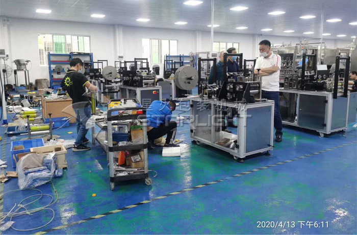 KN95口罩生產(chǎn)機(jī)械 半自動(dòng)KN95口罩設(shè)備廠房拍攝圖