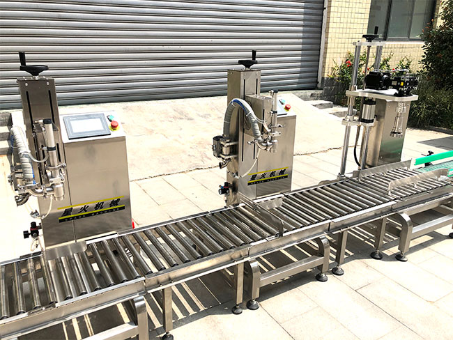 星火大桶辣椒醬灌裝機設備展示