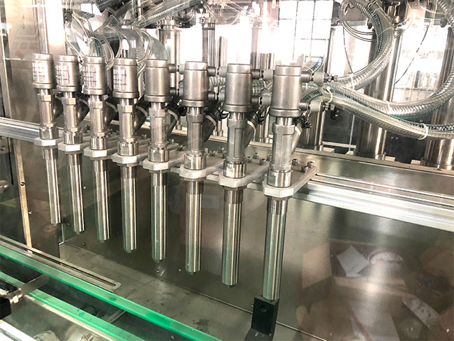 灌裝機(jī)設(shè)備細(xì)節(jié)展示