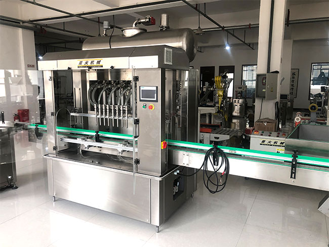 灌裝機(jī)設(shè)備展示