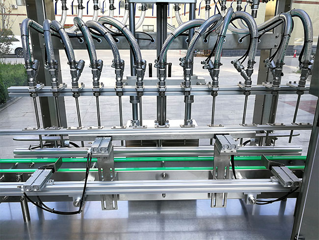 星火自動灌裝機設(shè)備細節(jié)展示